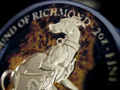 Srebrna moneta 5£ Płonący Biały Chart z Richmond rewers detal1 - GoldBroker.pl